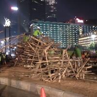 bambu-getah-getih-di-bundaran-hi-dibongkar-petugas