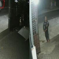 viral-pocong-dibonceng-pengendara-motor-terekam-cctv-satpam-pabrik-terbirit-birit