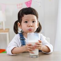 apakah-bayi-boleh-minum-susu-almond