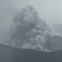 gunung-bromo-meletus-disertai-gempa-vulkanik-dan-tremor