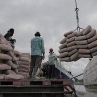 meski-murah-konsumen-ogah-gunakan-semen-asal-china