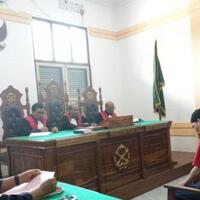 perusak-rumah-dituntut-1-tahun-penjara-persidangan-pidana-umum-sepi