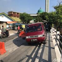 potret-jembatan-di-tegal-alur-jakbar-yang-amblas-berminggu-minggu