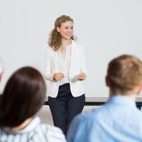 5-alasan-pentingnya-public-speaking