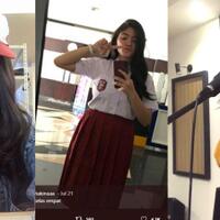 pakai-seragam-sd-foto-gadis-cantik-ini-viral-dan-diserbu-netizen-cowok-gan