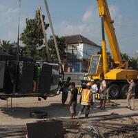 kronologi-dua-mobil-terguling-di-galian-underpass-sleman