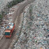 dana-sampah-dki-lebih-besar-dari-surabaya-bpk-dki-kami-cek-dulu
