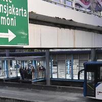 transjakarta-tak-terima-tunai-penumpang-wajib-punya-e-money