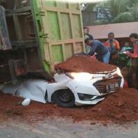 truk-tanah-timpa-mobil-di-karawaci--dimana-peraturan-walikota-tanggerang