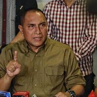 edy-rahmayadi-pisah-dari-rombongan-jokowi-masa-nempel-terus