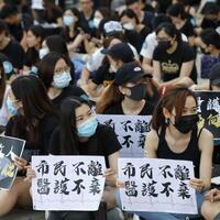 perdana-ribuan-pns-hong-kong-ikut-berdemo-dukung-massa-pro-demokrasi