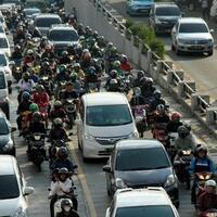 sepeda-motor-sumbang-75-polusi-di-jakarta