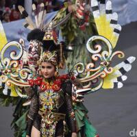 gaya-cinta-laura-di-jember-fashion-carnaval-dikritik-ketua-mui-jembe