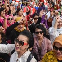 kebaya-disebut-murtad-abu-janda-beri-sindiran-skakmat