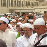 dubes-agus-maftuh-habib-rizieq-menyerobot-doa-di-pemakaman-mbah-moen