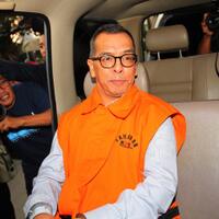 kpk-tahan-mantan-dirut-garuda-serta-dirut-mra