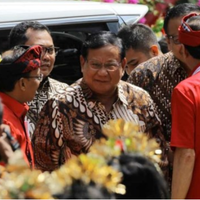 hadiri-kongres-pdip-prabowo-disambut-teriakan--hidup-prabowo