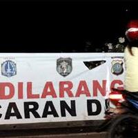 sepasang-kekasih-asyik-berciuman-di-jembatan-endingnya-tewas-terjatuh