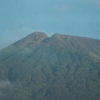 status-gunung-slamet-jadi-waspada-radius-aman-2-kilometer