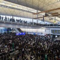 demonstran-lumpuhkan-bandara-hong-kong-bagaimana-nasib-tki