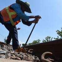 ka-galunggung-anjlok-di-daerah-garut