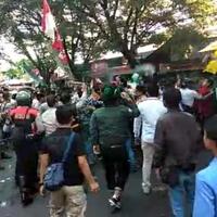 cipayung-plus-radikalisme-pembakar-polisi