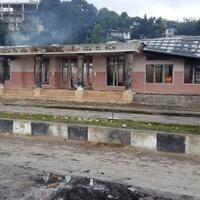 kantor-dewan-adat-fakfak-dibakar-dprd-mimika-dilempari-batu