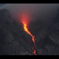 merapi-muntahkan-lava-sejauh-500-meter-ke-arah-kali-gendol