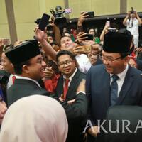 ahok-dan-anies-berjabat-tangan-dan-bercengkrama