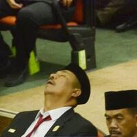 viral-foto-anggota-dprd-kota-bekasi-tidur-saat-sidang-paripurna