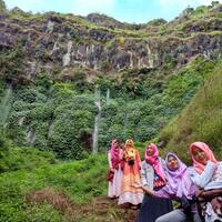 budaya-instan-bukan-budaya-kita-budaya-kita-bekerja-keras