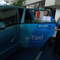 bluebird-hemat-35-persen-pakai-mobil-listrik-tapi-harganya-mahal