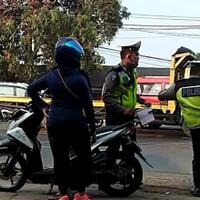 viral-polisi-tendang-pemotor-di-tangerang-ini-faktanya