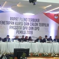 kpu-tetapkan-hasil-pileg-2019-pdip-golkar-peroleh-kursi-terbanyak-dpr