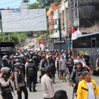warga-pro-nkri-protes-demo-rusuh-di-jayapura