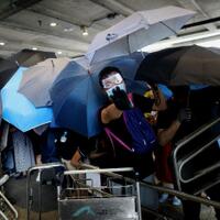 aksi-demo-warga-hong-kong-kian-serius