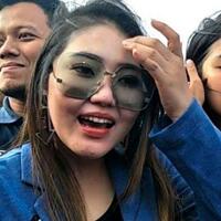 curhatan-via-vallen-soal-pakaian-dalamnya-yang-sering-dipakai-pembantu
