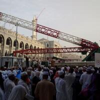 raja-saudi-serahkan-santunan-untuk-korban-crane-roboh-2015