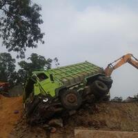 kecelekaan-maut-di-tol-cipularang-dua-sopir-truk-jadi-tersangka