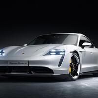 porsche-taycan-mobil-listrik-pertama-porsche