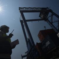 ekonomi-indonesia-diproyeksi-makin-sulit-hingga-2022