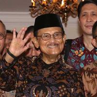 habibie-dan-jalan-pergulatan-demokrasi-indonesia