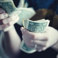 dolar-menguat-ditopang-positifnya-data-ekonomi-as