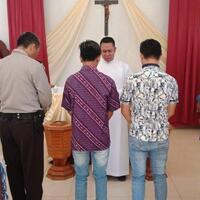 aniaya-sepupunya-dio-didoakan-pastor-di-gereja-katolik-liningaan