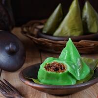 kue-kue-tradisonal-indonesia-berbahan-santan-yummy