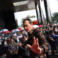 saut-situmorang-dikabarkan-mundur-dari-kpk