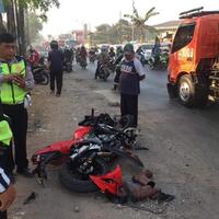 motor-sport-ini-alami-kecelakaan-hebat-gara-gara-angkot-yang-ada-didepannya