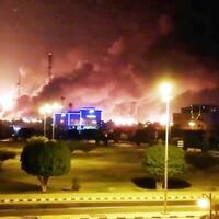 diserang-drone-pabrik-minyak-arab-saudi-aramco-kebakaran