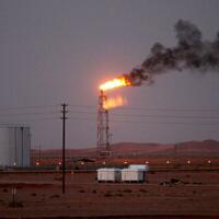 harga-minyak-meroket-setelah-kilang-saudi-aramco-diserang-drone