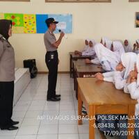 kapolsek-majalengka-kota-berikan-penyuluhan-etika-berlalu-lintas-kepada-anak-sekolah